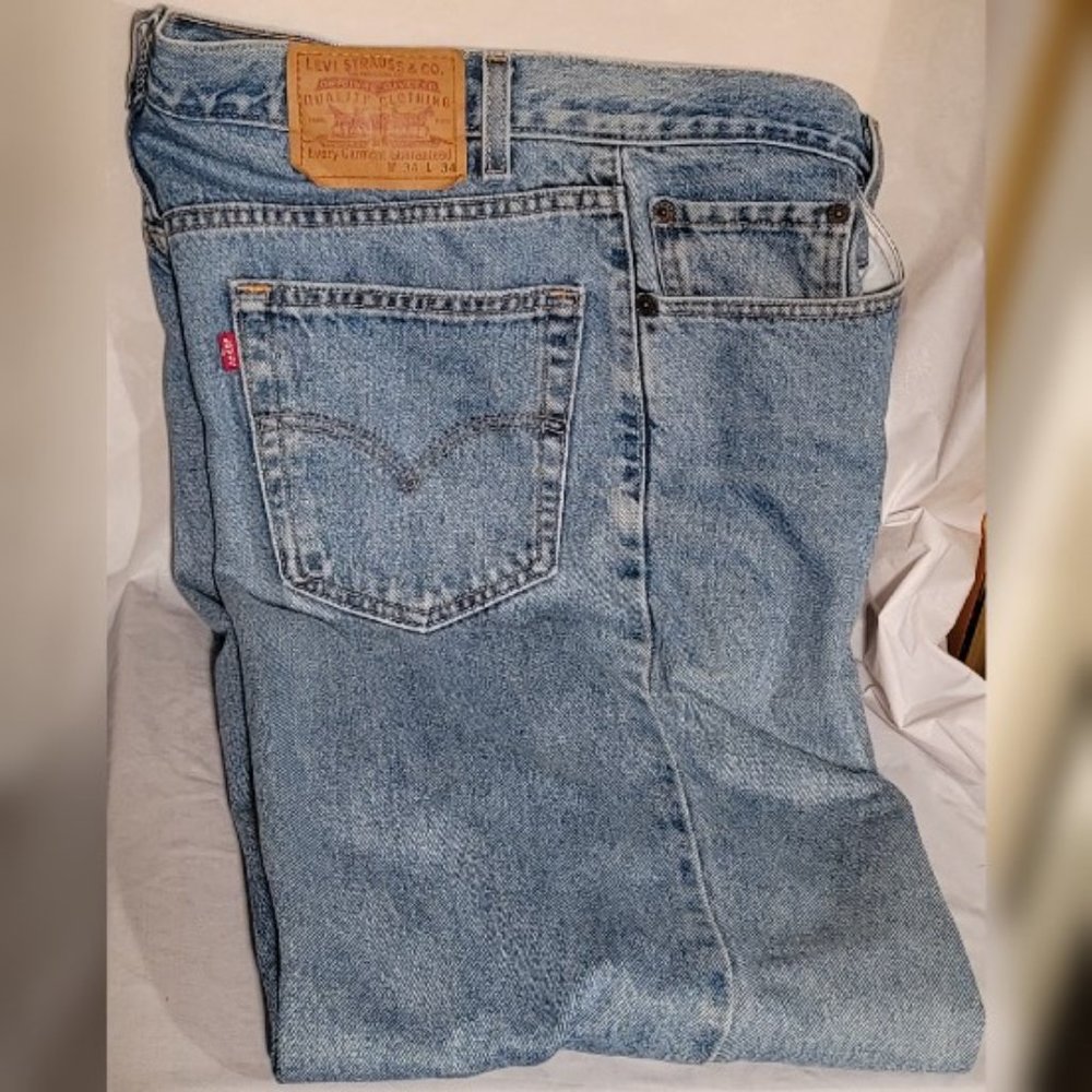 Levis Red Tab Men's 34W x 34L Relaxed Fit Straight Leg 5 Pocket Jean Light Denim - Picture 2 of 10